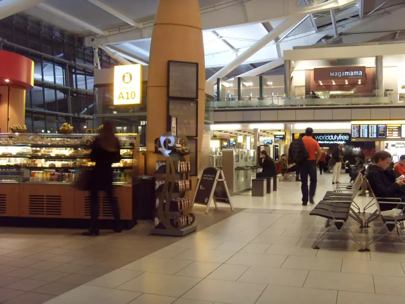 Abflugbereich im Flughafen London Heathrow